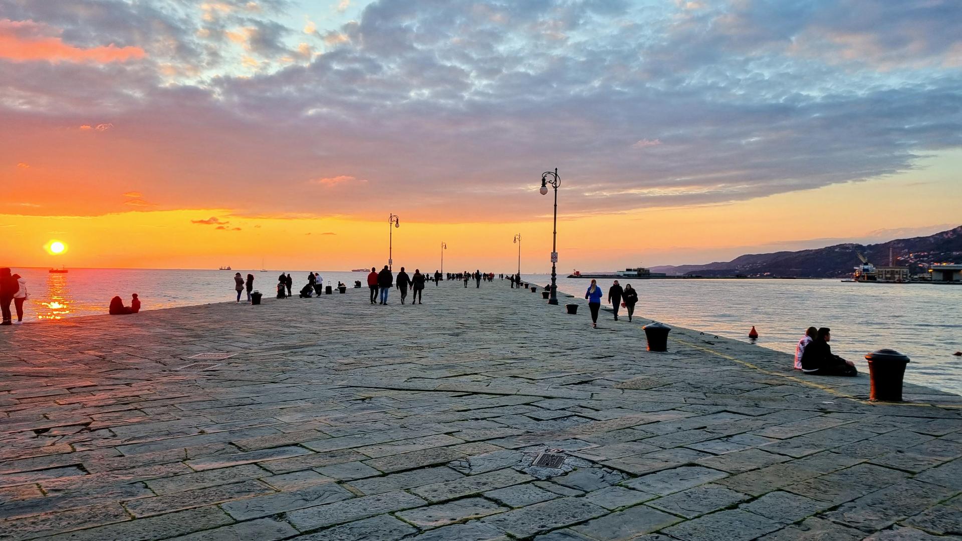 Explore Trieste on foot Image