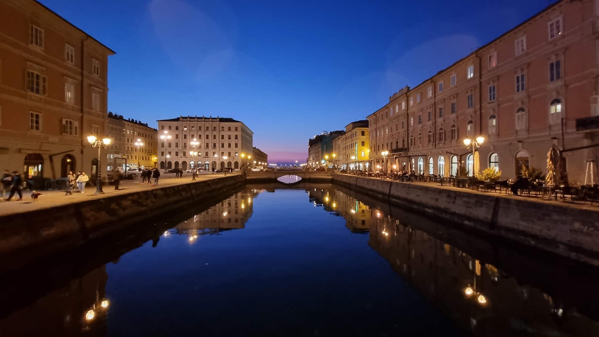 Trieste centro città: "il salotto buono" Image