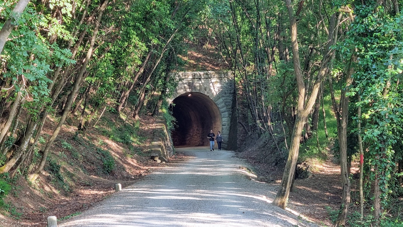 Pista Ciclabile Cottur galleria della chiusa Image